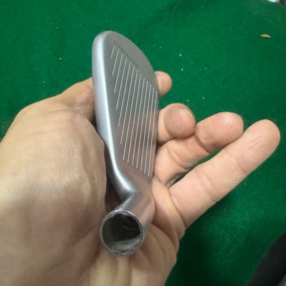 Tour  Edge Iron 7 Heads New 
Available in right and left handed - Picture 15 of 16